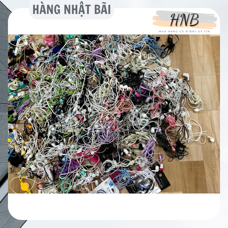 Tai nghe 2hand được bày bán trong siêu thị Nhật Bản