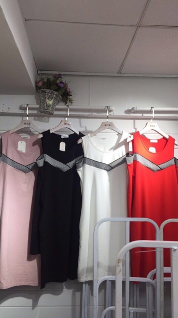 Váy cotton dài tay hở vai pha kẻ