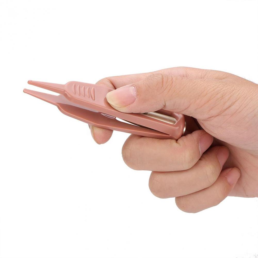 Nhíp Kẹp Mũi Có Đèn LED