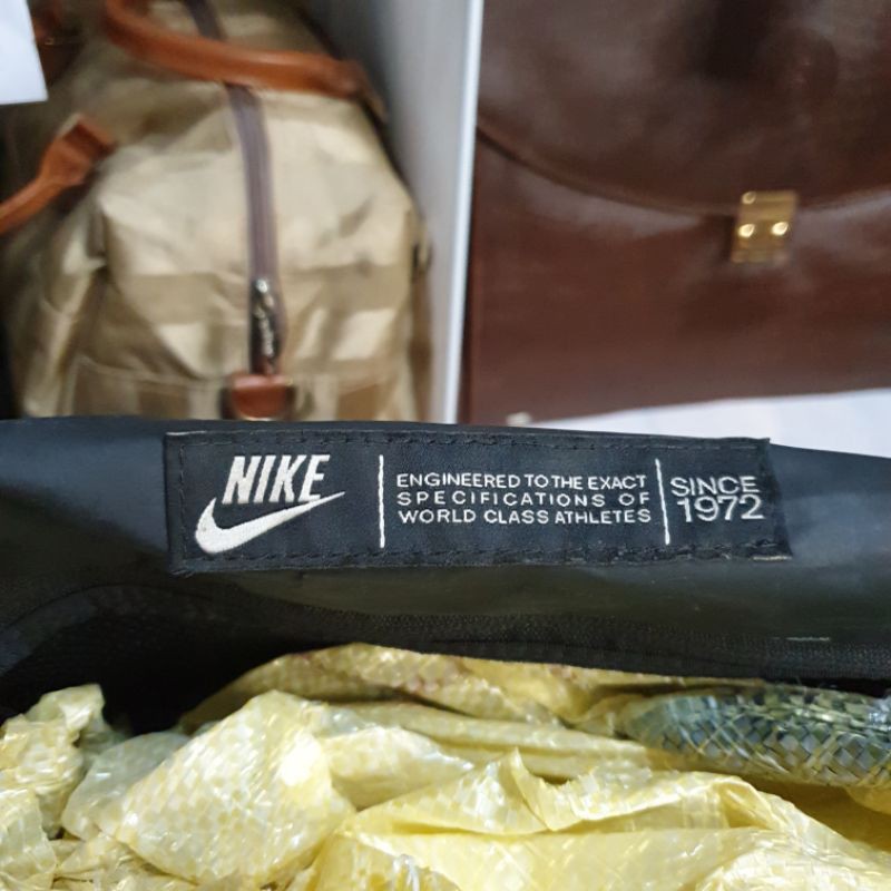 Túi đeo chéo hiệu Nike si tuyển