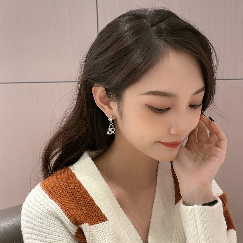 Cặp khuyên tai màu đen trắng 2 kiểu tùy chọn phong cách thời trang