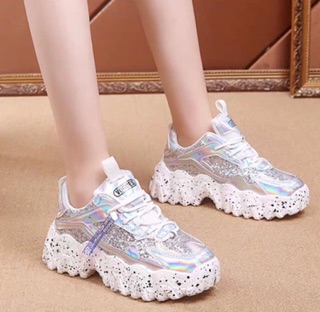Giày mẫu mới cá tính