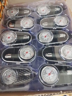 Đồng hồ đo áp suất lốp