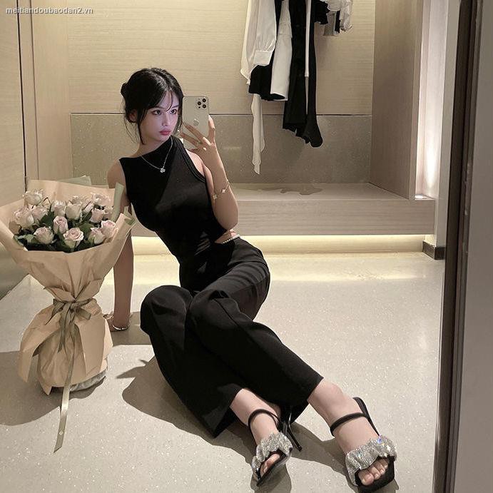 Quần dài ống rộng lưng cao màu đen phối chuỗi đá và ngọc trai giả thời trang cho nữ | BigBuy360 - bigbuy360.vn