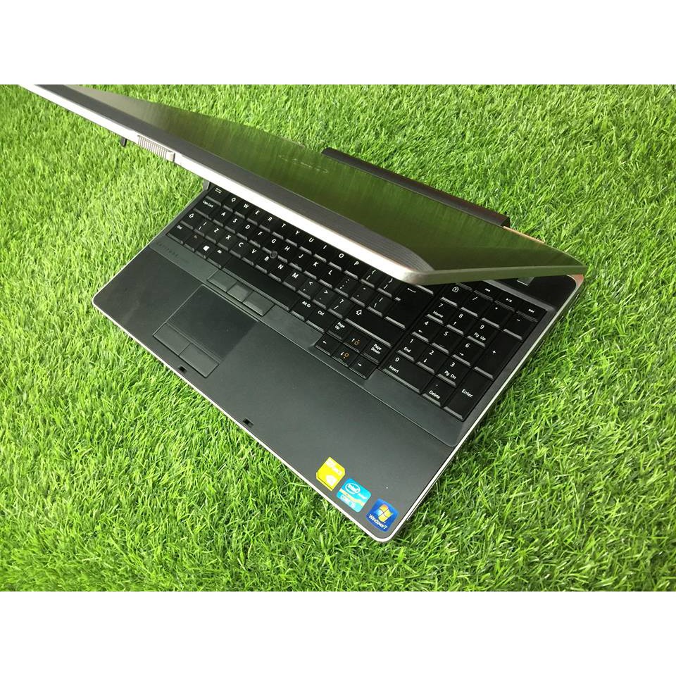 HOT HOT Dell E6530 Core i5-3340M Ram 4gb HD 4000+NIVIDIA 5200M Vỏ nhôm chiến game mượt tặng túi,chuột mới pin 3 tiếng