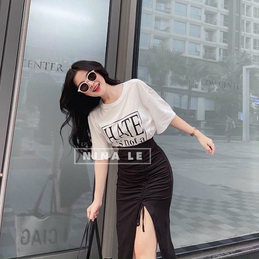 Sét Bộ Áo Cổ Tròn In Chữ Phối Chân Váy Sẻ Tà Họa Tiết Dây Nhún Sườn Cực Xinh, Dạo Phố Sang Trọng- Winchois