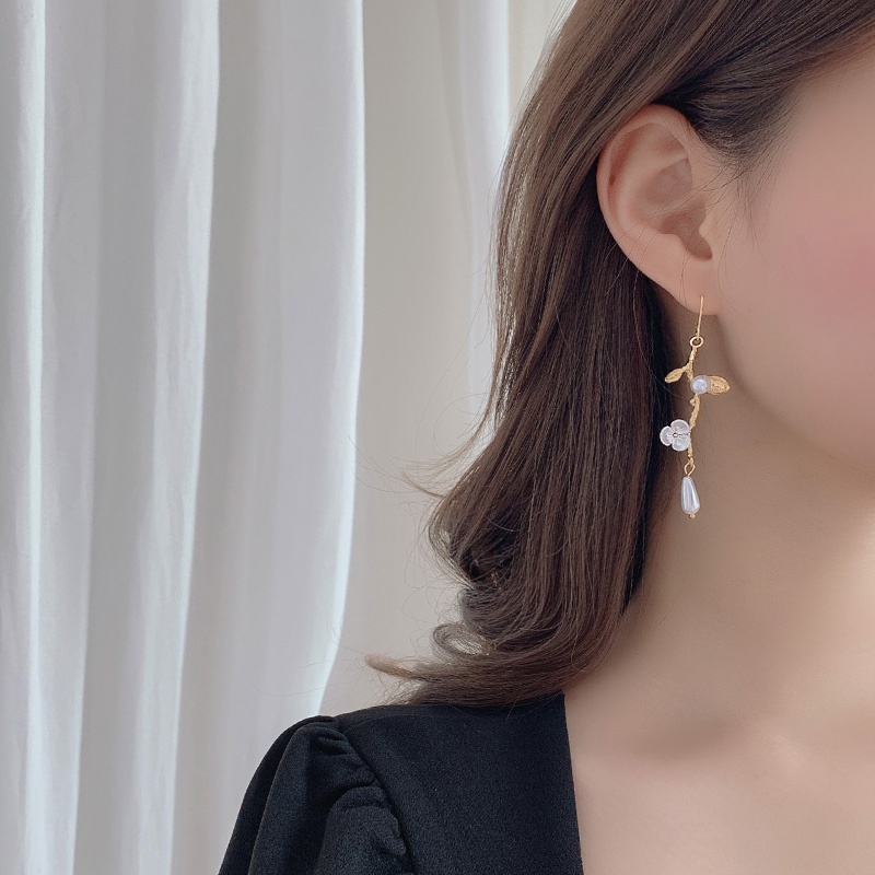 Hoa tai dáng dài đính ngọc trai giả thời trang Hàn Quốc