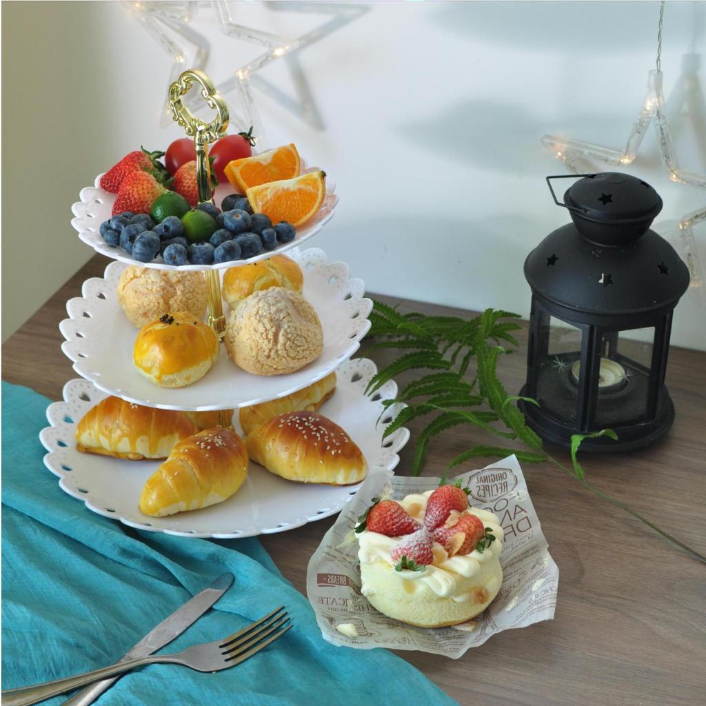 Khay nhựa để bánh kẹo,hoa quả 3 tầng hình tròn