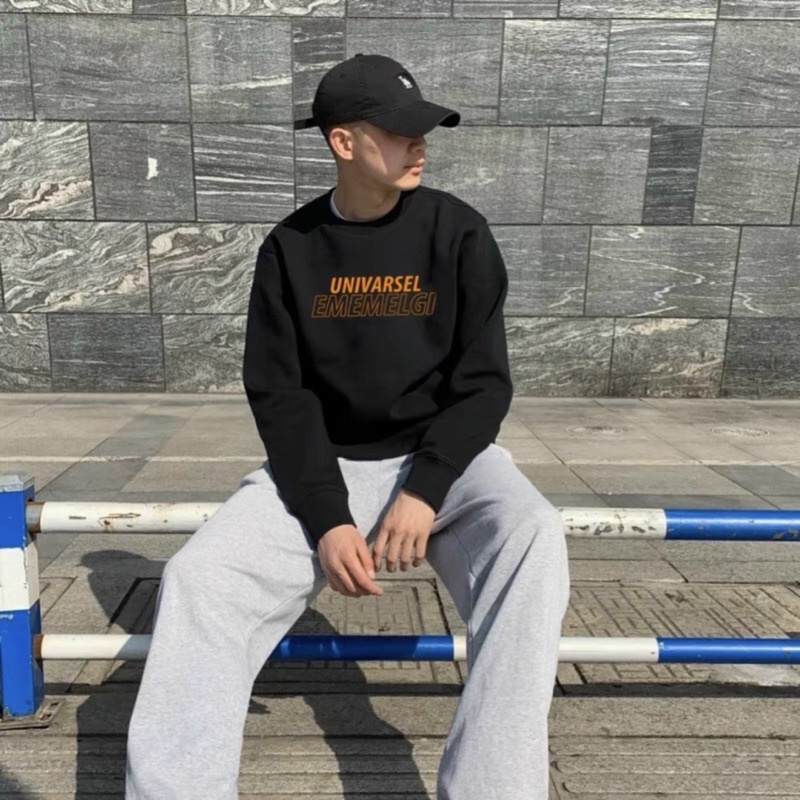 Áo nỉ nam nữ tay dài cổ tròn - thu đông phối đen trăng in chữ form dáng chuẩn chất nỉ dầy min | BigBuy360 - bigbuy360.vn