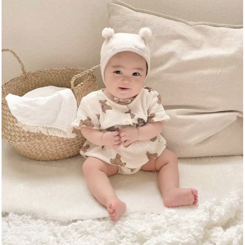 Sét bộ áo và quần bí gấu vải xô muslin mềm mại cho bé.