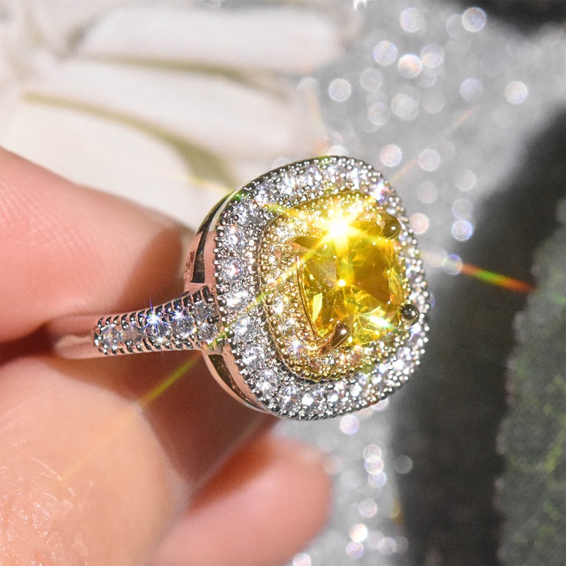 Nhẫn Moissanite Hình Vuông Màu Vàng Giả Chất Lượng Cao