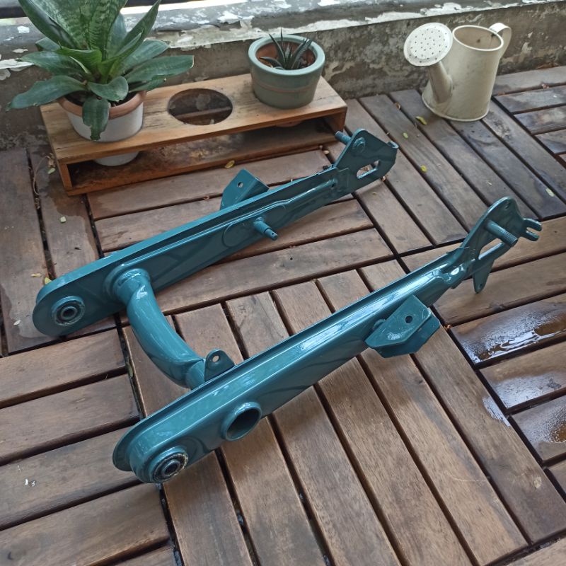 Gắp 3 tầng, cảng sau cub 81 đời đầu màu xanh bả đậu