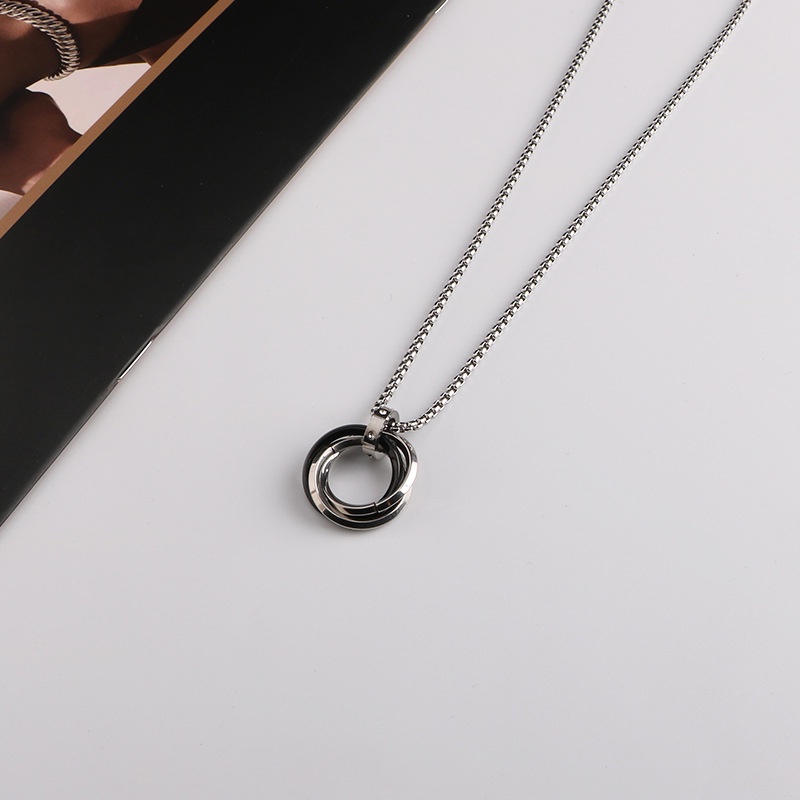Simple Men's and Women's Triple Ring Necklace, Hip-hop Couple Pendant, Sweater Accessories, Tailored Sweater Necklaces