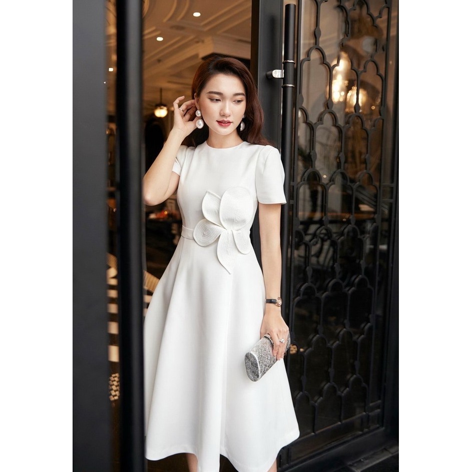 - ĐẦM XÒE TRẮNG EO ĐÍNH HOA TO DUYÊN DÁNG - MH29