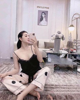 bộ ngủ lụa áo 2 dây quần chấm bi