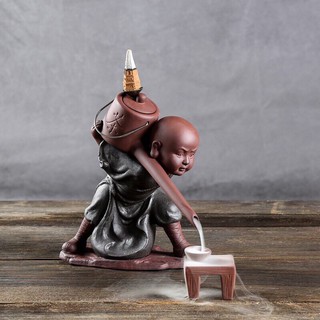Thác khói trầm hương chú tiểu rót trà kungfu