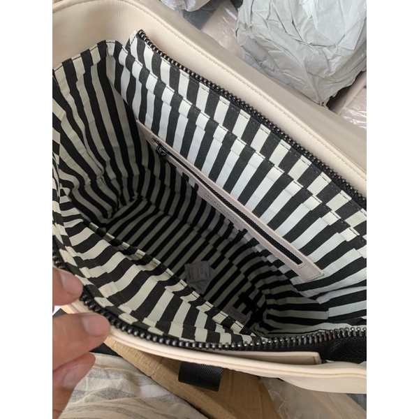 TNS-Balo form vuông siêu  vừa laptop Jackie Thelma backpack--trắng đen phối trendy