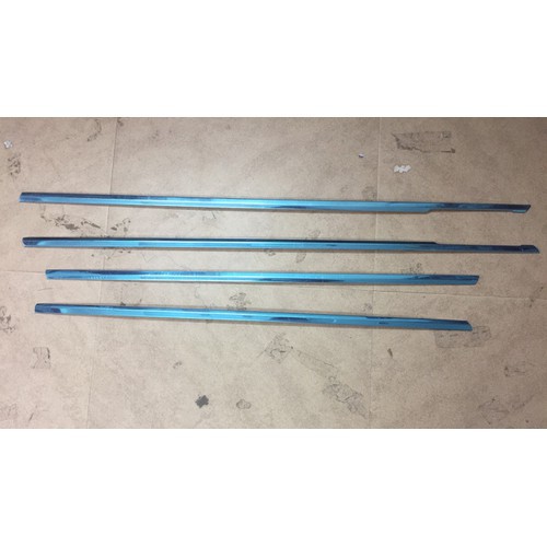 Nẹp Chân Kính Inox Cho Xe Wigo 2018 2019 2020 2021