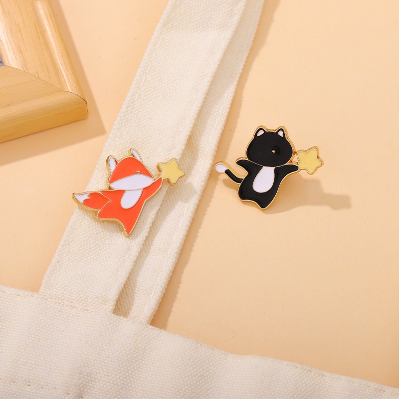 Huy Hiệu Cài Áo Hình Mèo / Cáo Hoạt Hình Đáng Yêu