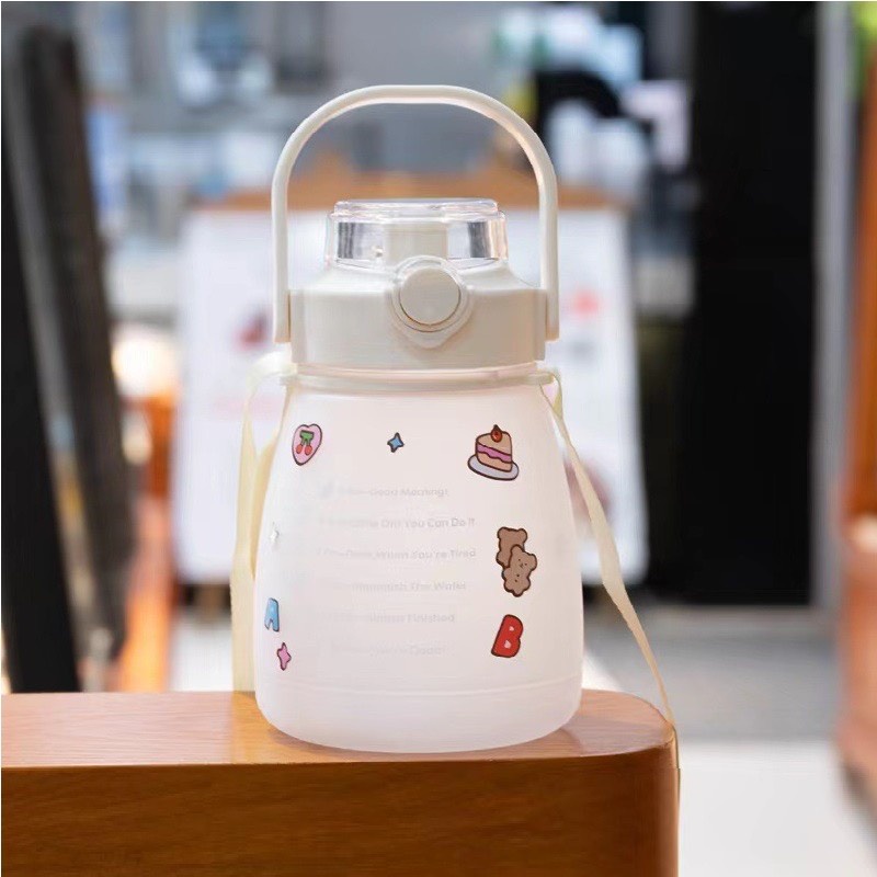 Bình Nước Uống Có Ống Hút Bằng Nhựa 1,3 Lít Kèm Dây Đeo (Có Tặng Kèm Sticker 2D)