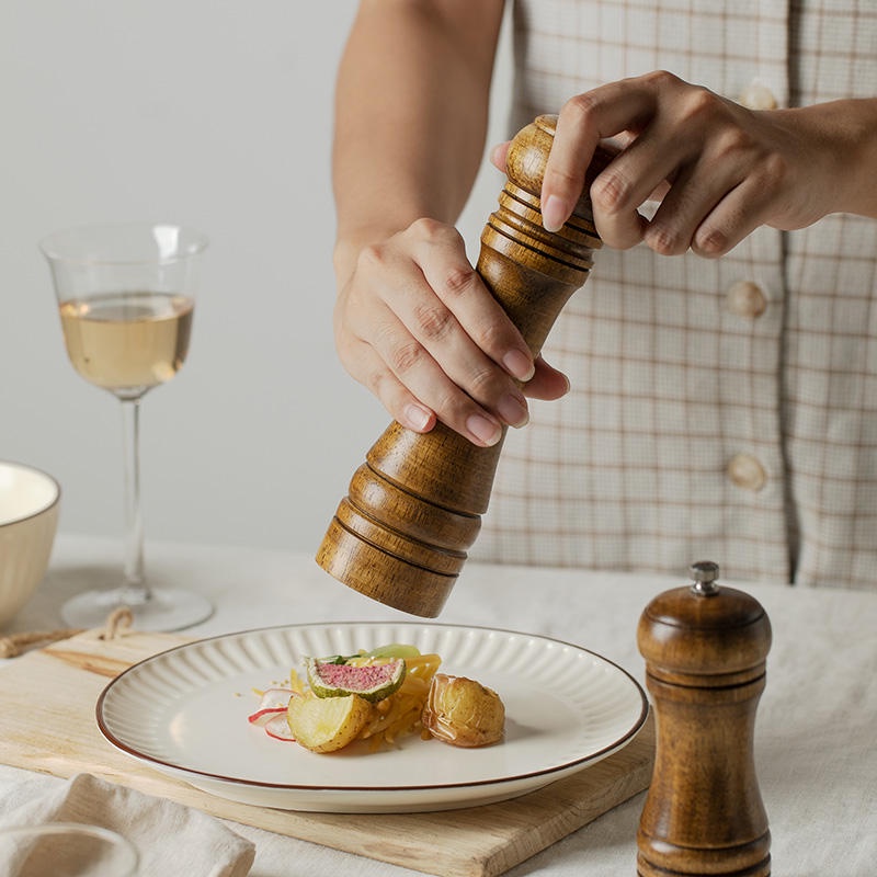 Dụng cụ xay tiêu bằng gỗ phong cách cổ điển