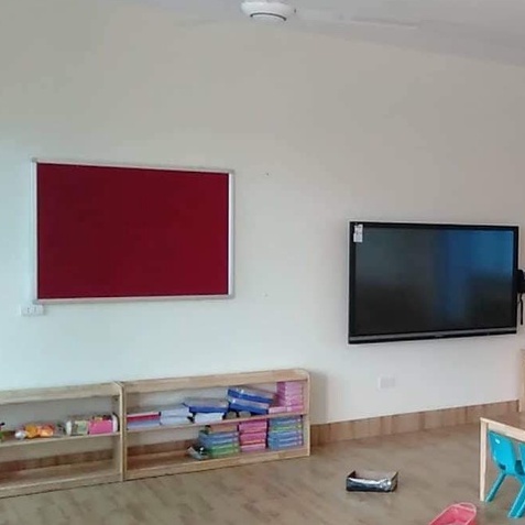 Bảng ghim tài liệu ,KT : 40x60 ,60x80cm... [ tặng kèm ghim ],chất vải đẹp khung nhôm,không để lại lỗ khi rút ghim