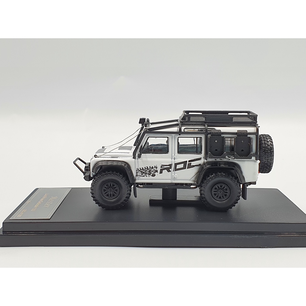 Xe Mô Hình Land Rover Defender 110 Tỉ lệ 1:64 Hãng sản xuất Master ( Trắng )