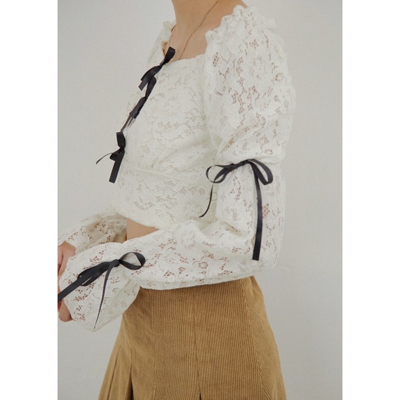 Áo Lace Square Neck Long Sleeve Cropped