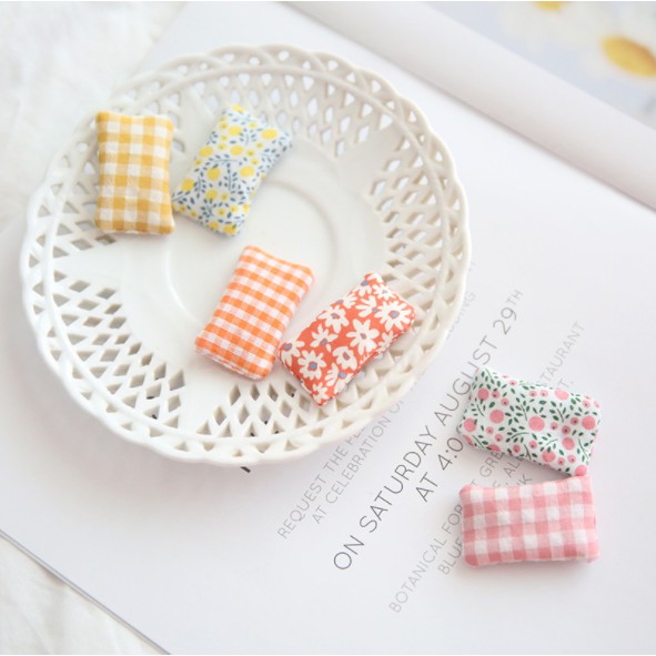 Set 2 kẹp tóc trẻ em cặp tóc vải kẻ caro và hoa nhí vintage xinh xắn cho bé gái