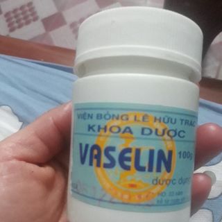 Vaselin còn có công dụng làm mềm các vết thương đag lên vẩy ... Các vết trầy xước do ngã,hay va đập,thậm trí cả các các