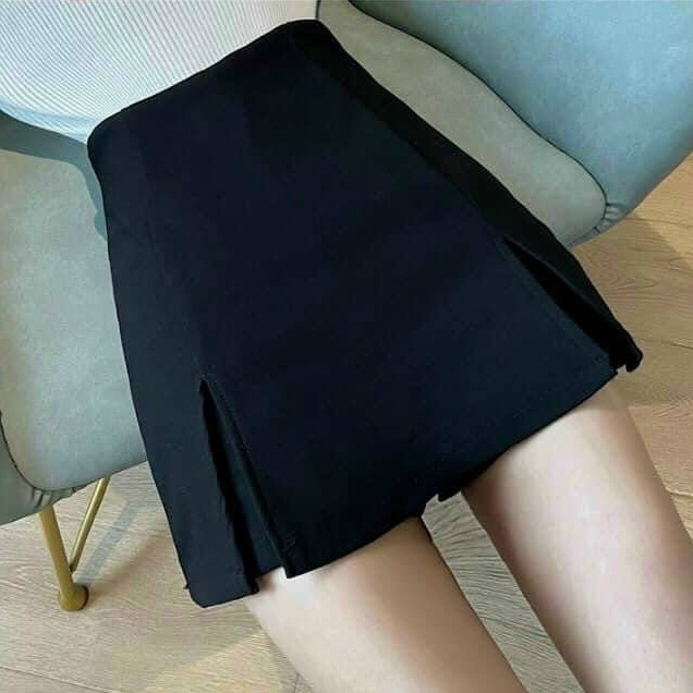 Quần váy có xẻ tà hai bên