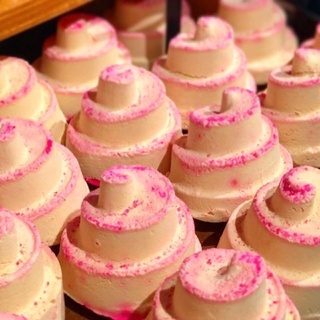 Tạo bọt bồn tắm LUSH - MRS Whippy bubble bar