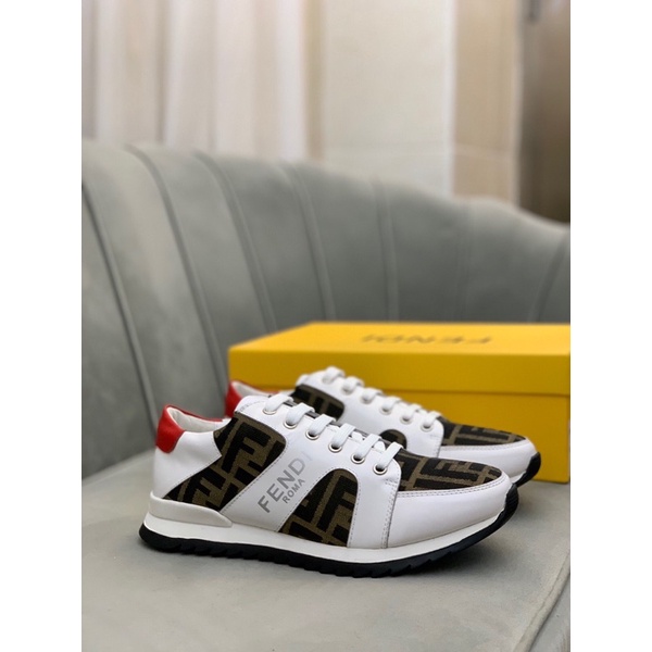 Giày thể thao nam Fendi thiết kế kí hiệu thương hiệu ở giày dây thắt tuỳ chỉnh đi cực êm chân.