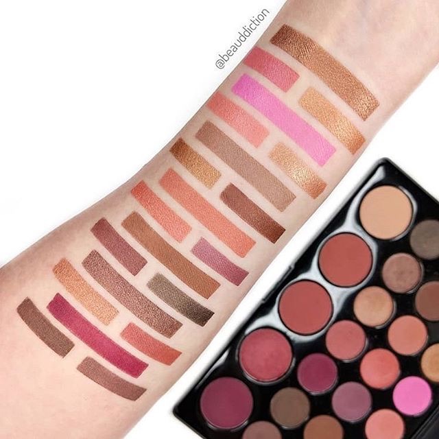 Bảng 26 ô phấn mắt và má Blush Neutrals 26 Color Eyeshadow &amp; Blush Palette