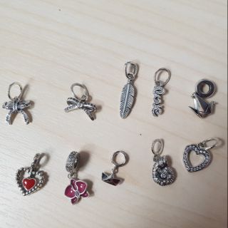 Charm bạc s925 treo làm mặt dây chuyền cũng rất xinh, vừa vòng pan pnj soufeel hết nha