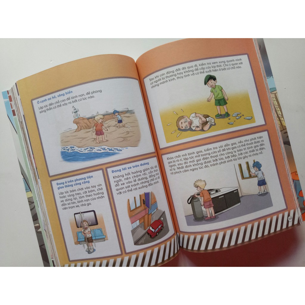 Sách - Thoát Nạn Trong Tích Tắc - Đối Mặt Với Hỏa Hoạn, Lũ Lụt, Động Đất