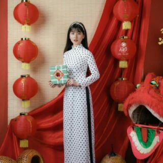 Áo dài chấm bi trắng đen