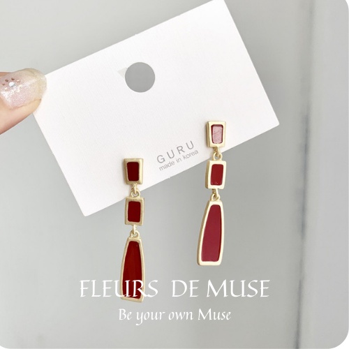 Khuyên tai kim bạc viền mạ vàng màu đỏ nổi bật Fleurs de Muse
