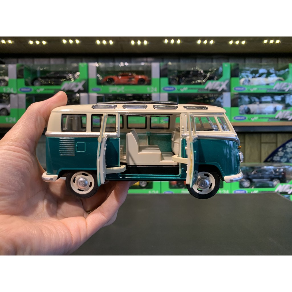 Mô hình xe Wolkswagen T1 Bus (1963) tỉ lệ 1:24 của hãng MZ