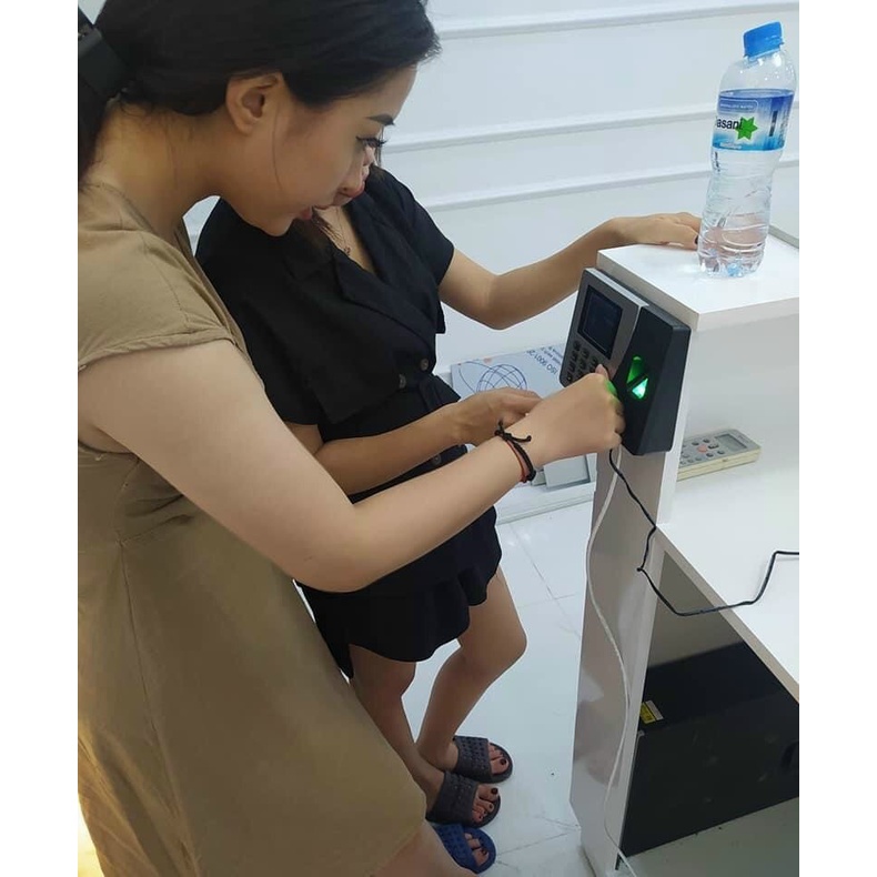 Máy chấm công VÂN TAY , Ronald Jack  RJ2500 Tặng PM Tiếng Việt ,10m dây mạng, chính hãng , giá rẻ,max100 ca