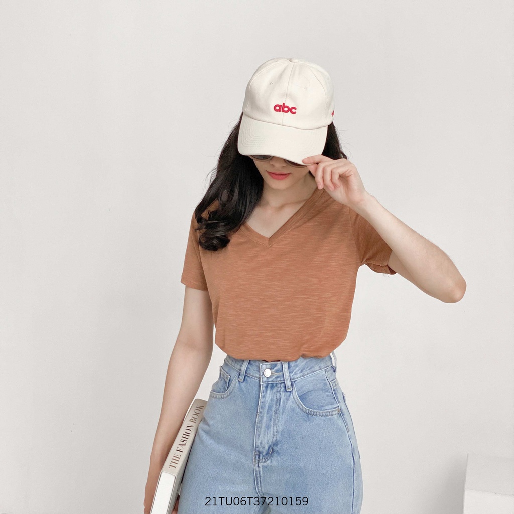 Áo thun trơn tay lỡ basic nữ, áo phông cổ V đẹp đi học ulzzang thời trang Fmstyle Saigon 21TU06T372101