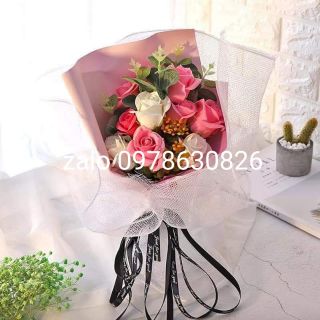 Hoa sáp thơm kết hợp với bông điểm tone giấy sang trọng. Hình thật.