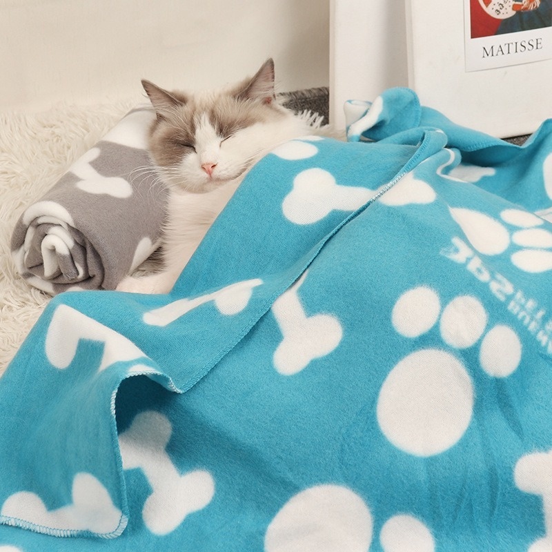 Thảm ngủ dày dặn giữ ấm mùa thu đông cho thú cưng