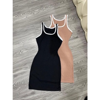 Đầm 3 lỗ body chạy viền