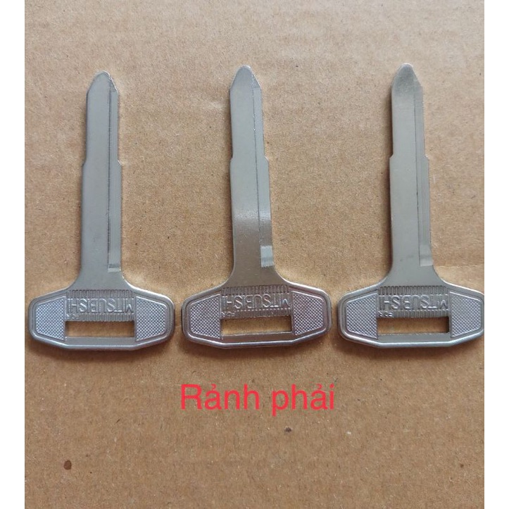 Phôi chìa khoá ô.tô Mitsubishi chuẩn zin ( rảnh phải , combo 3 chìa )