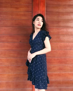 Đầm vạt chéo chấm bi