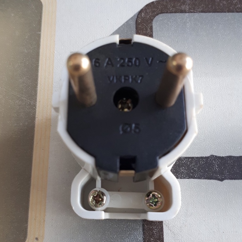 Phích cắm tròn 16A kiểu ngang - Vinakip