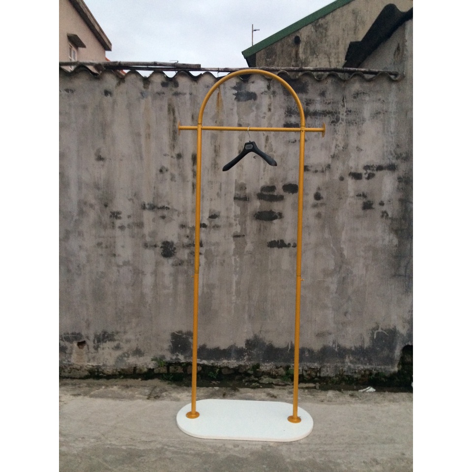 Kệ treo quần áo đế gỗ bầu dục