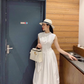 Váy xoè trắng