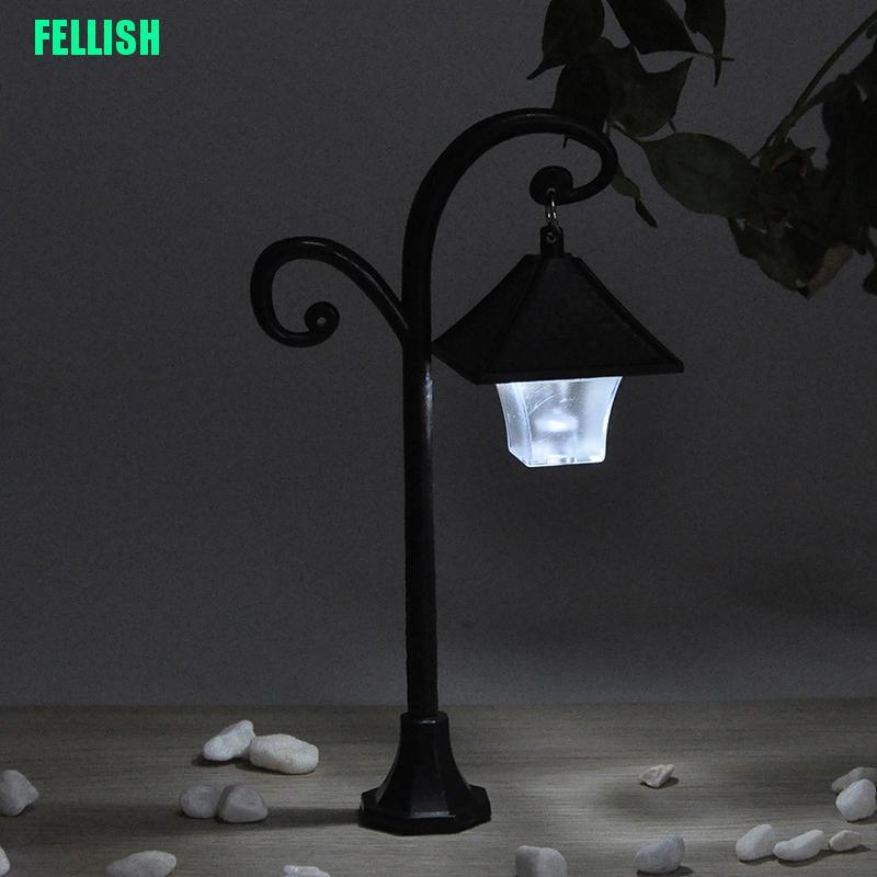 1 Mô Hình Đèn Đường Mini Trang Trí Sân Vườn